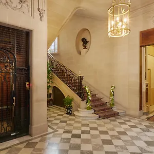Raphael 5* Paris