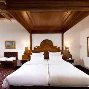 Hotel King's First